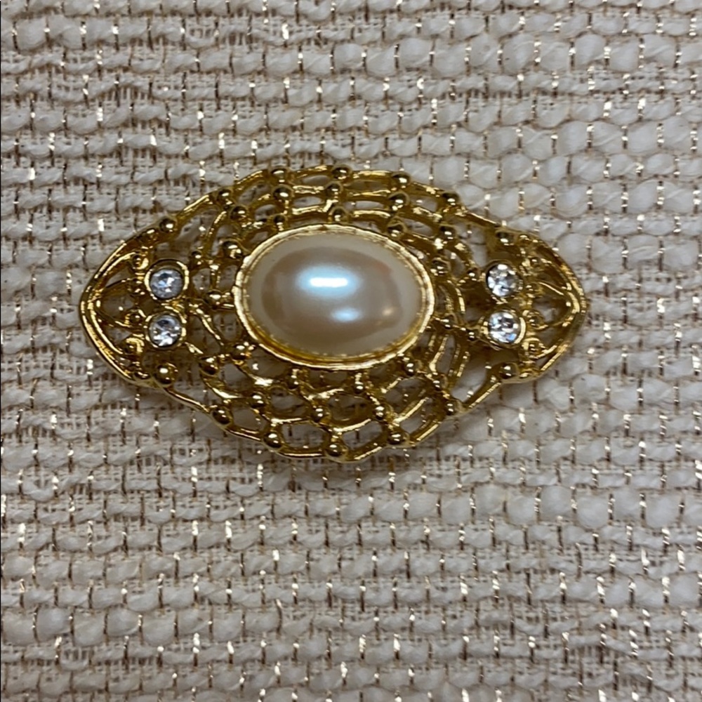 Vintage Pearl brooch NWOT